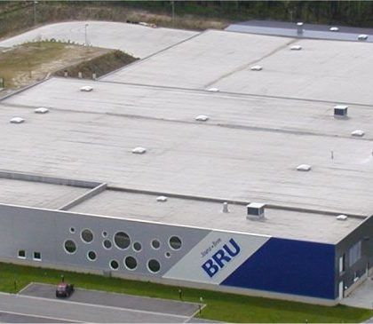 Toiture industrielle rénovée sur le site des eaux Bru à Harzé (Lorcé) — Vincent Piront